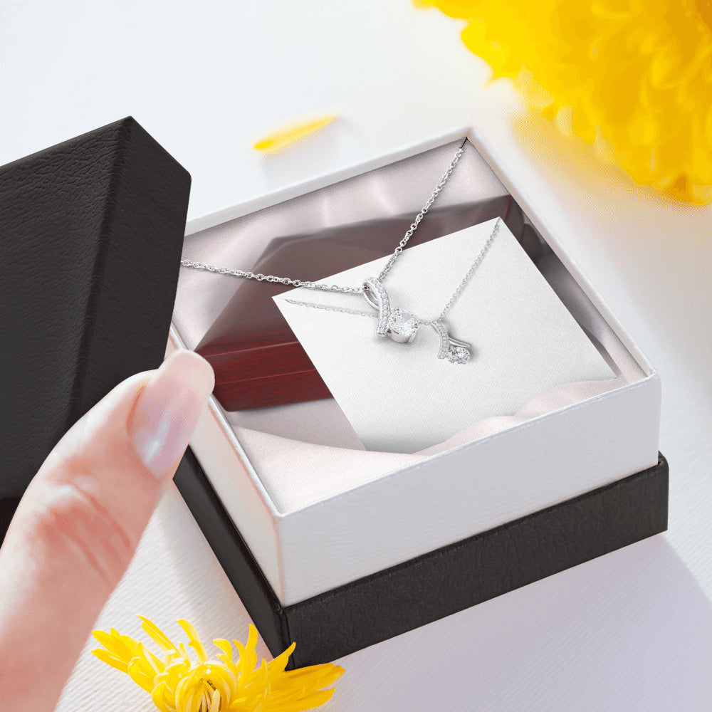ALLURING BEAUTY Necklace