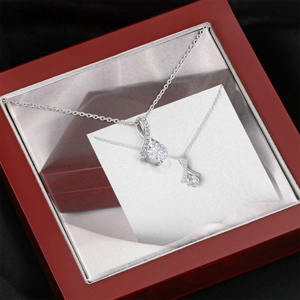 ALLURING BEAUTY Necklace